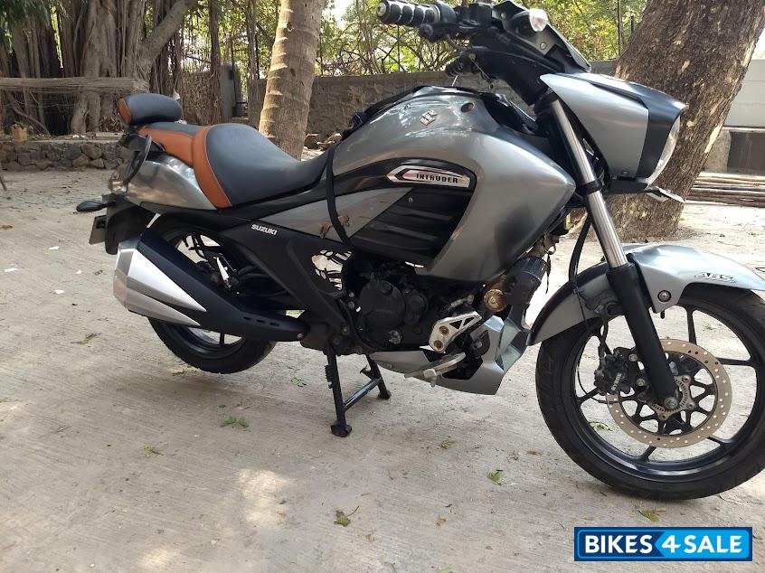 Silver Suzuki Intruder SP