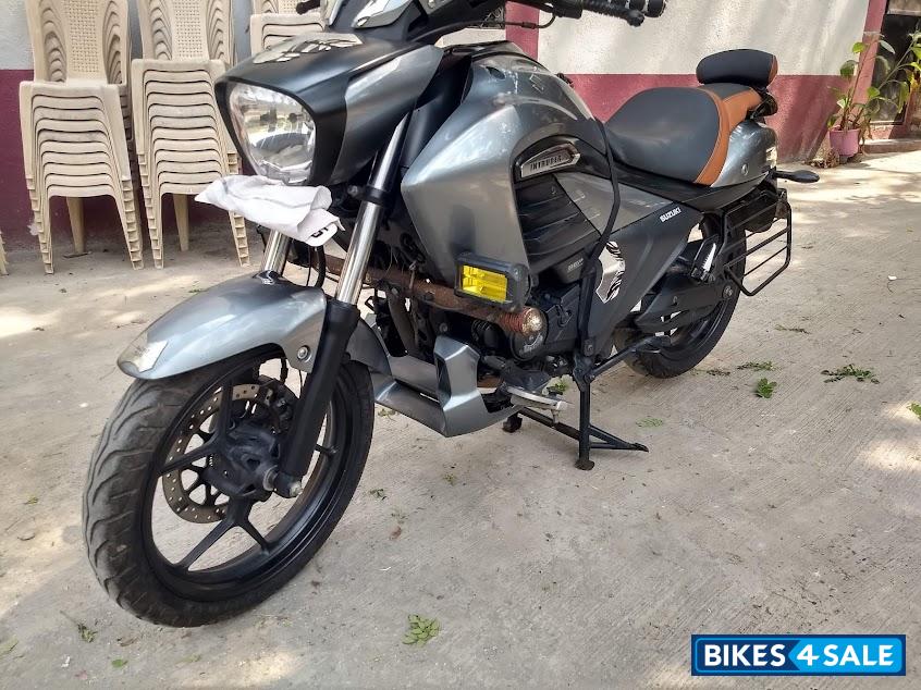 Silver Suzuki Intruder SP Silver Suzuki Intruder SP