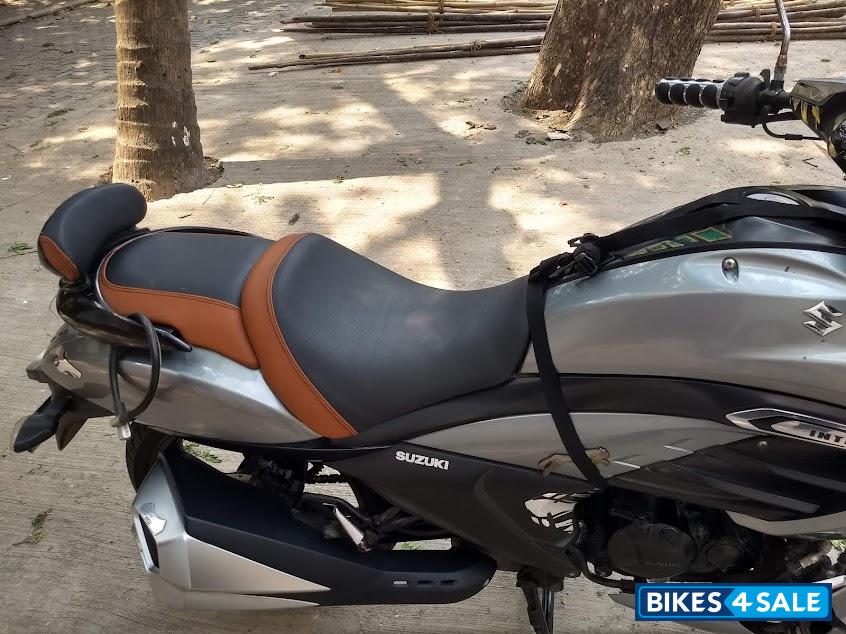 Silver Suzuki Intruder SP Silver Suzuki Intruder SP