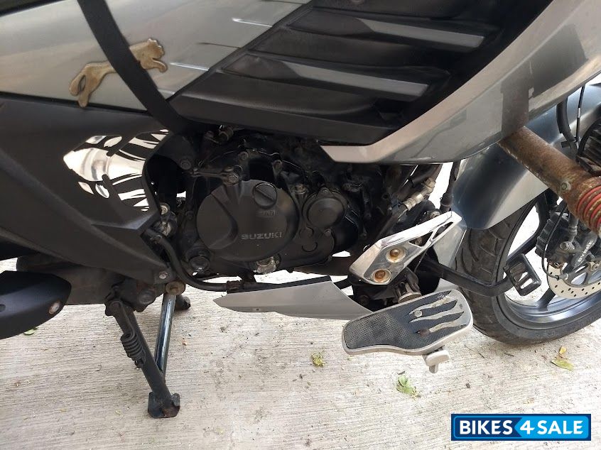 Silver Suzuki Intruder SP Silver Suzuki Intruder SP