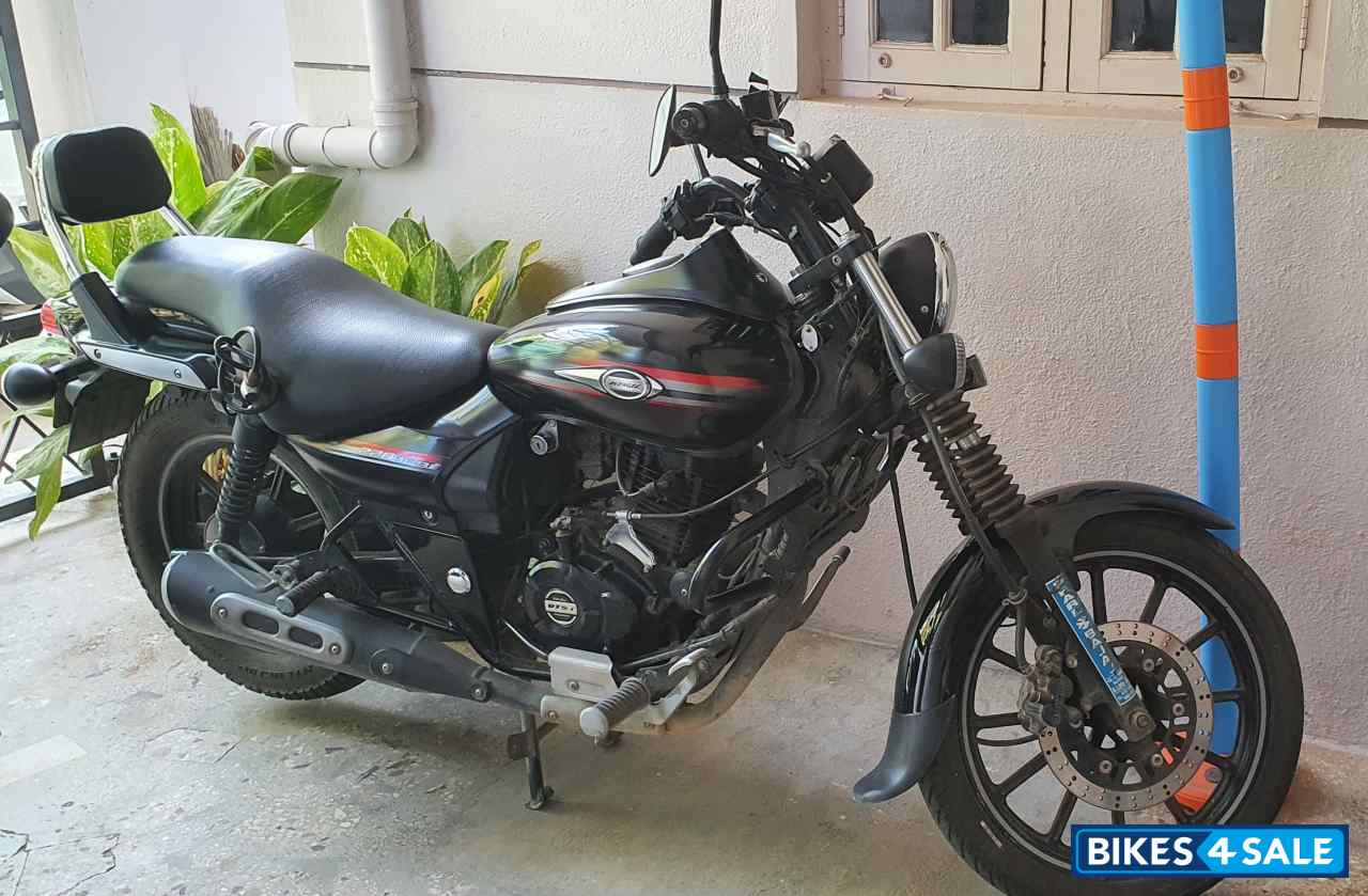 Matte Black Bajaj Avenger Street 220