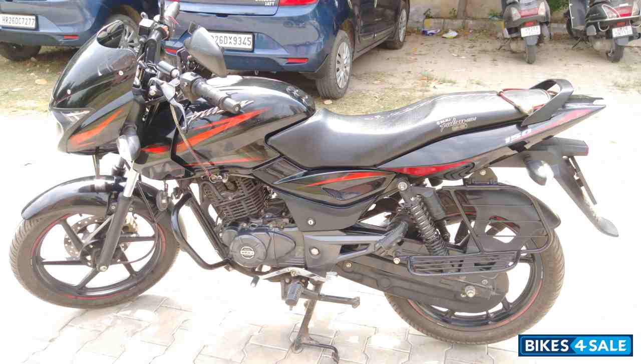 Black Bajaj Pulsar 150 DTSi