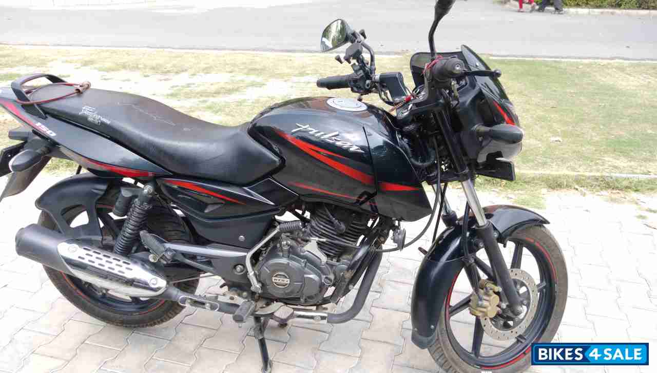 Black Bajaj Pulsar 150 DTSi