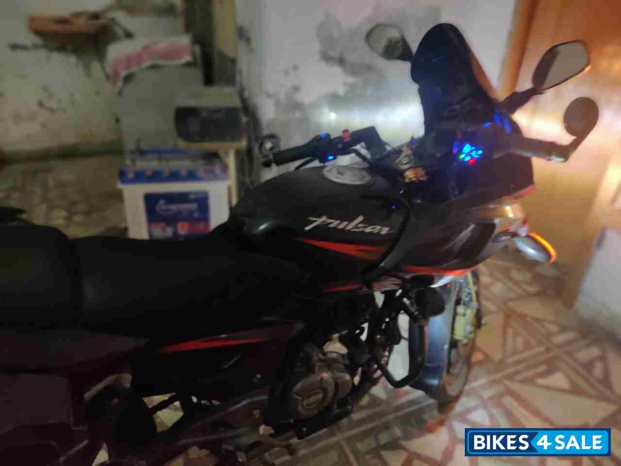 Bajaj Pulsar 220F