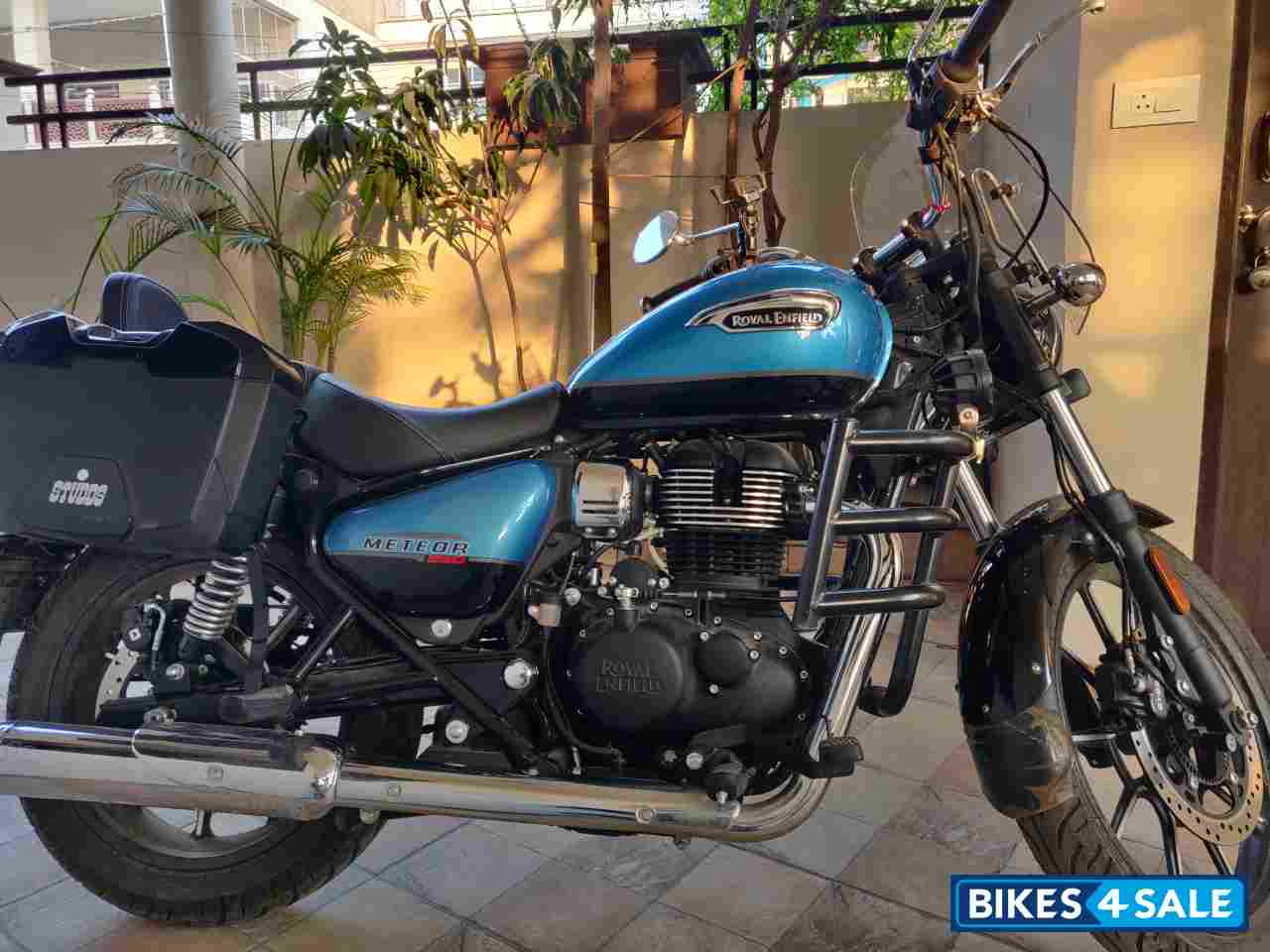 Blue Royal Enfield Meteor 350 Supernova Blue Royal Enfield Meteor 350 Supernova