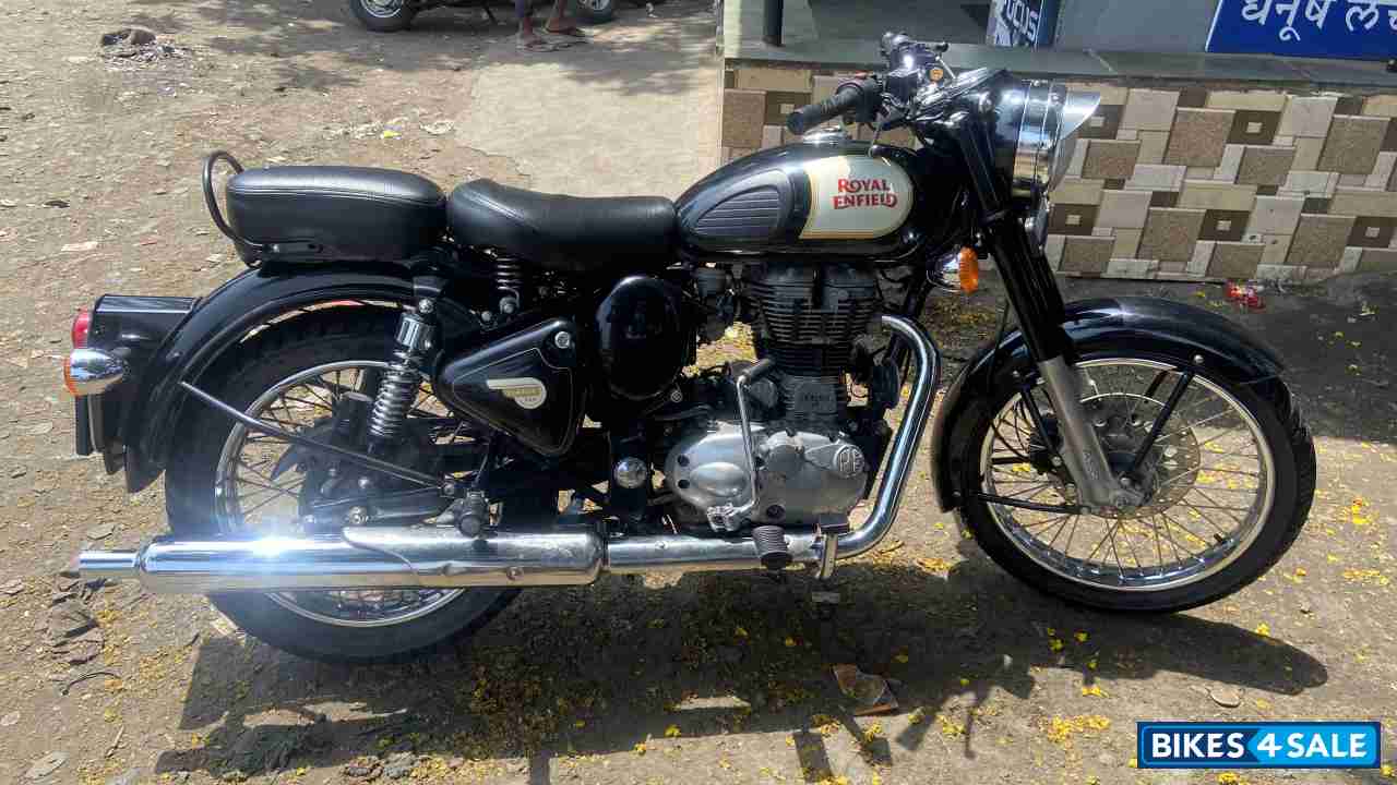 Black Royal Enfield Classic 350