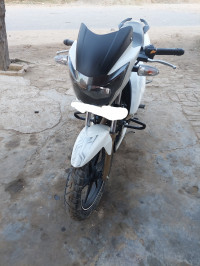 White TVS Apache RTR 180