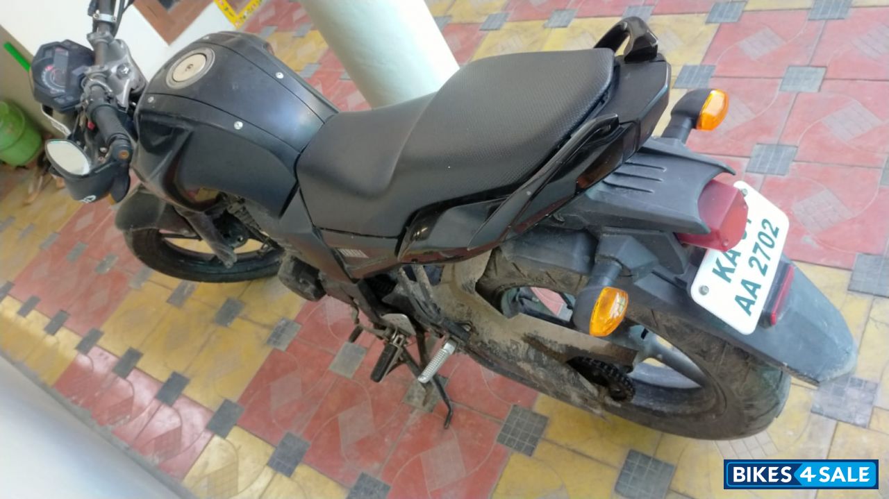 Black Yamaha FZ16 Black Yamaha FZ16