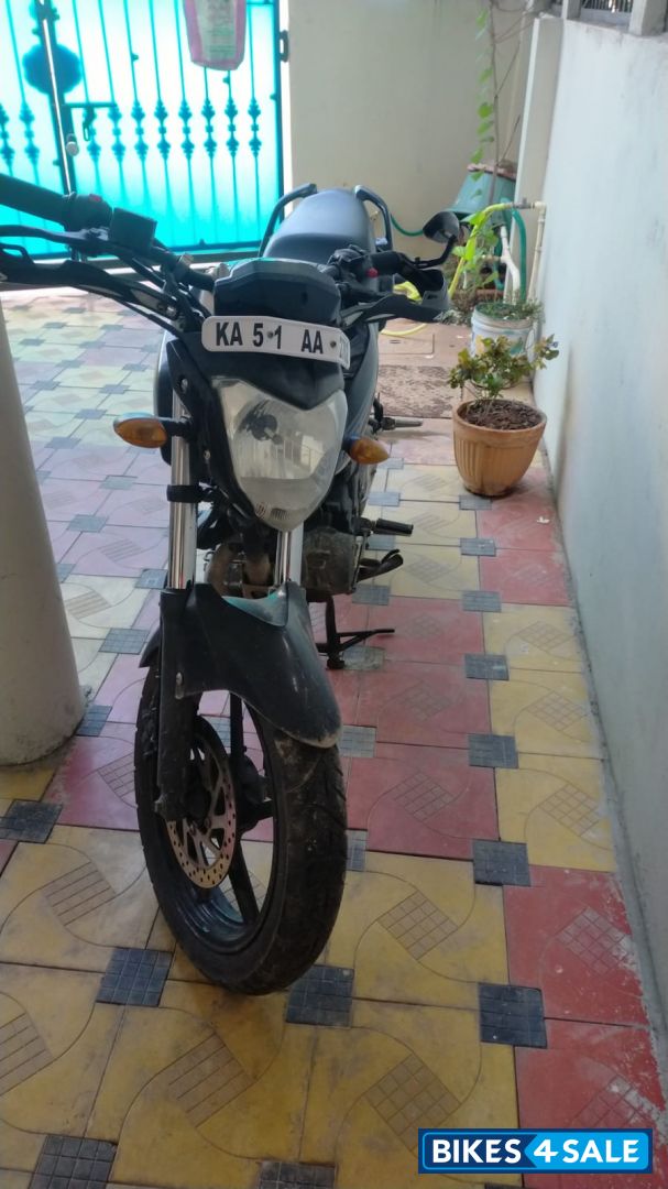 Black Yamaha FZ16 Black Yamaha FZ16