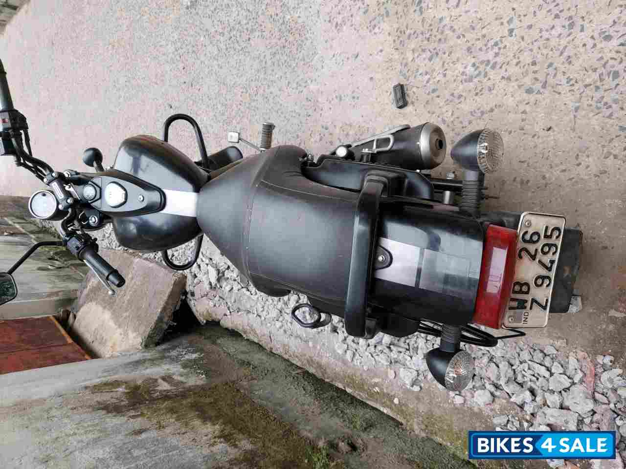 Black Bajaj Avenger Street 220