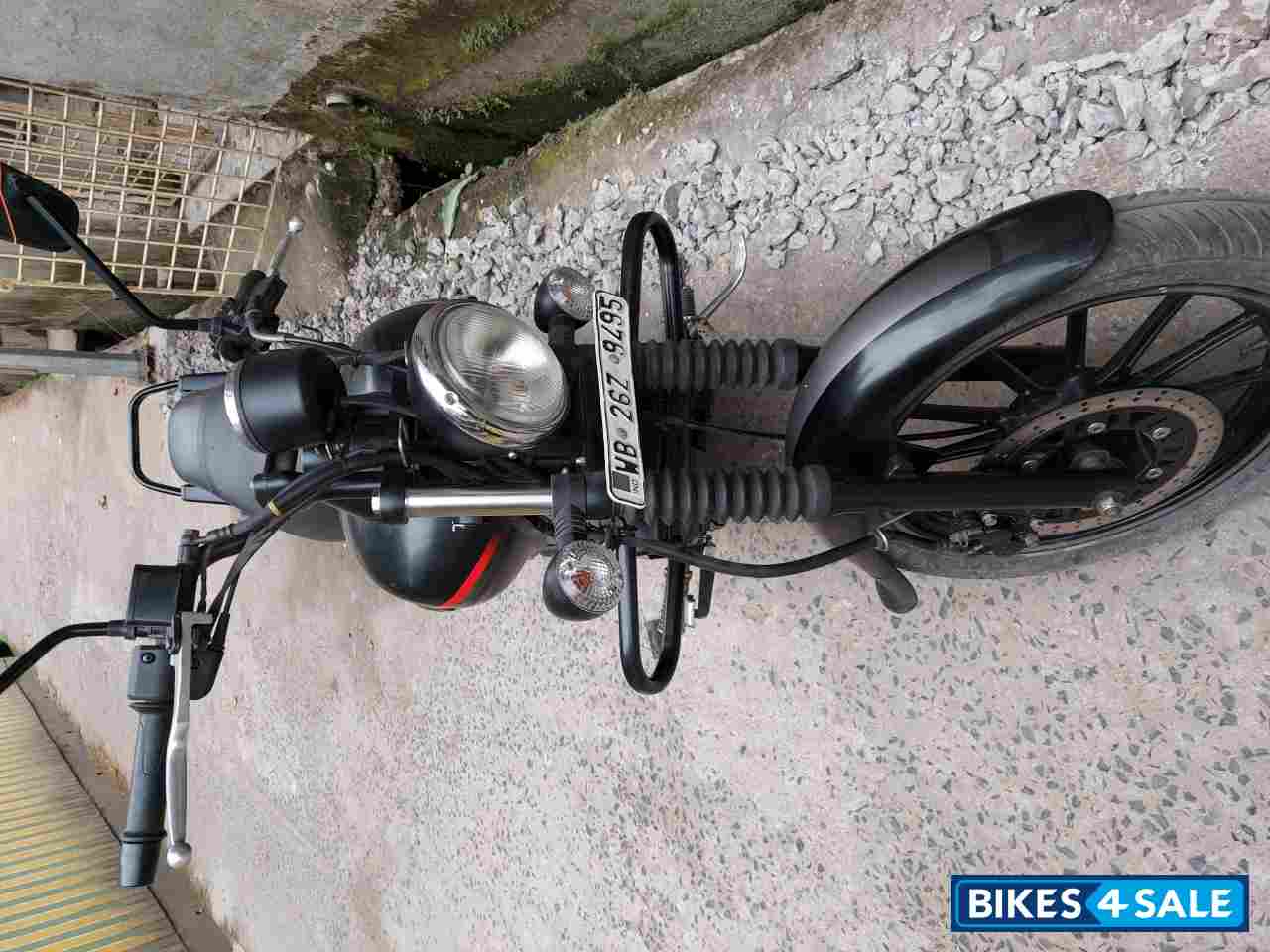 Black Bajaj Avenger Street 220