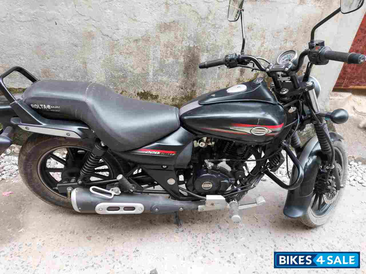 Black Bajaj Avenger Street 220