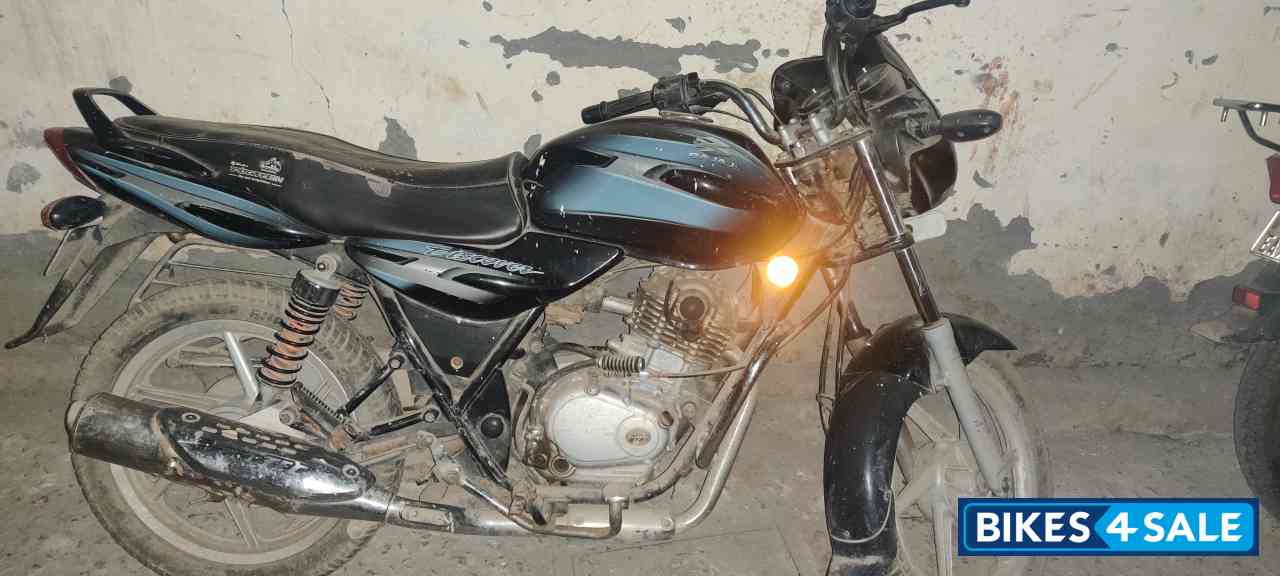 Black Bajaj Discover 125