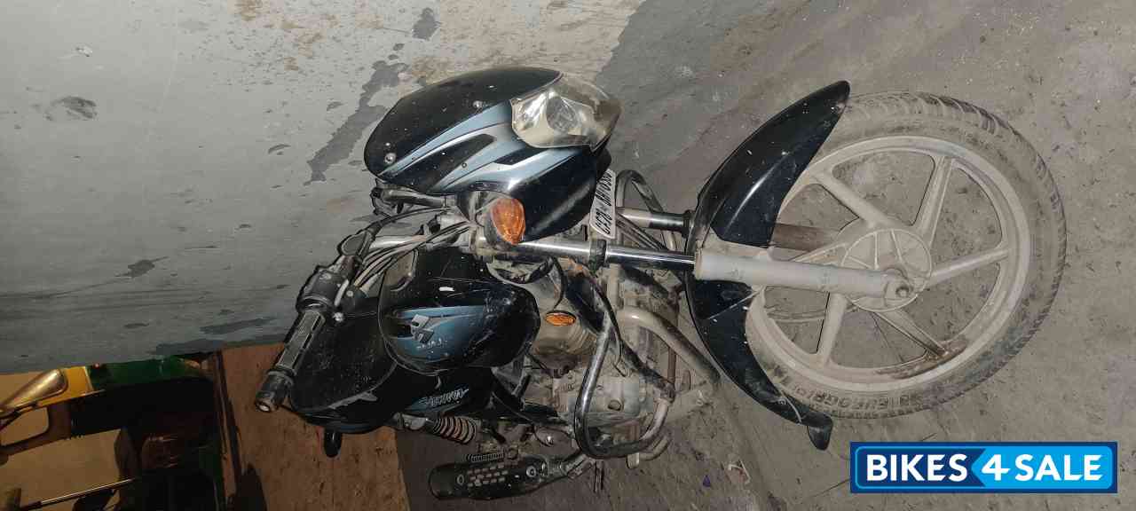 Black Bajaj Discover 125