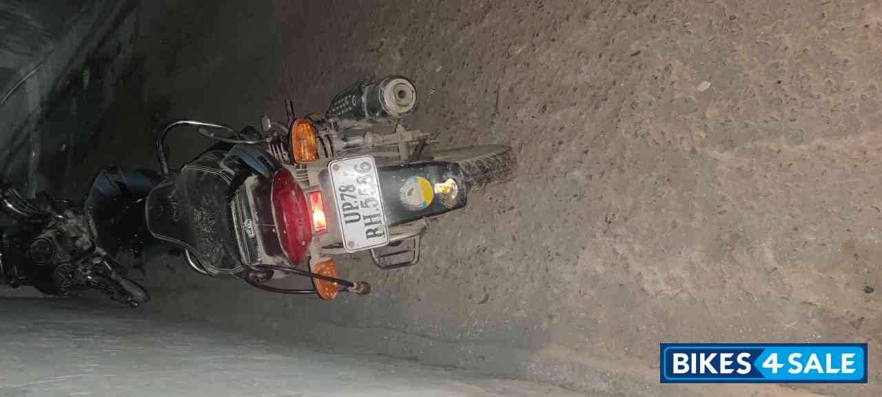 Black Bajaj Discover 125