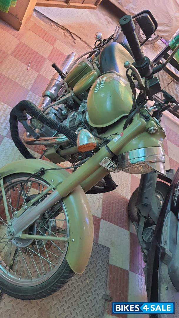 Desert Storm Royal Enfield Classic Desert Storm