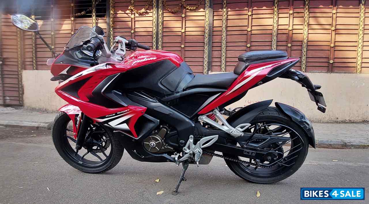 Bajaj Pulsar RS 200 ABS