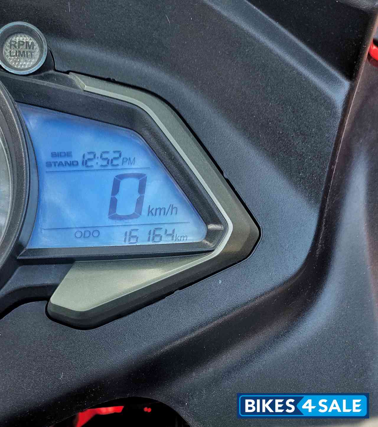 Bajaj Pulsar RS 200 ABS