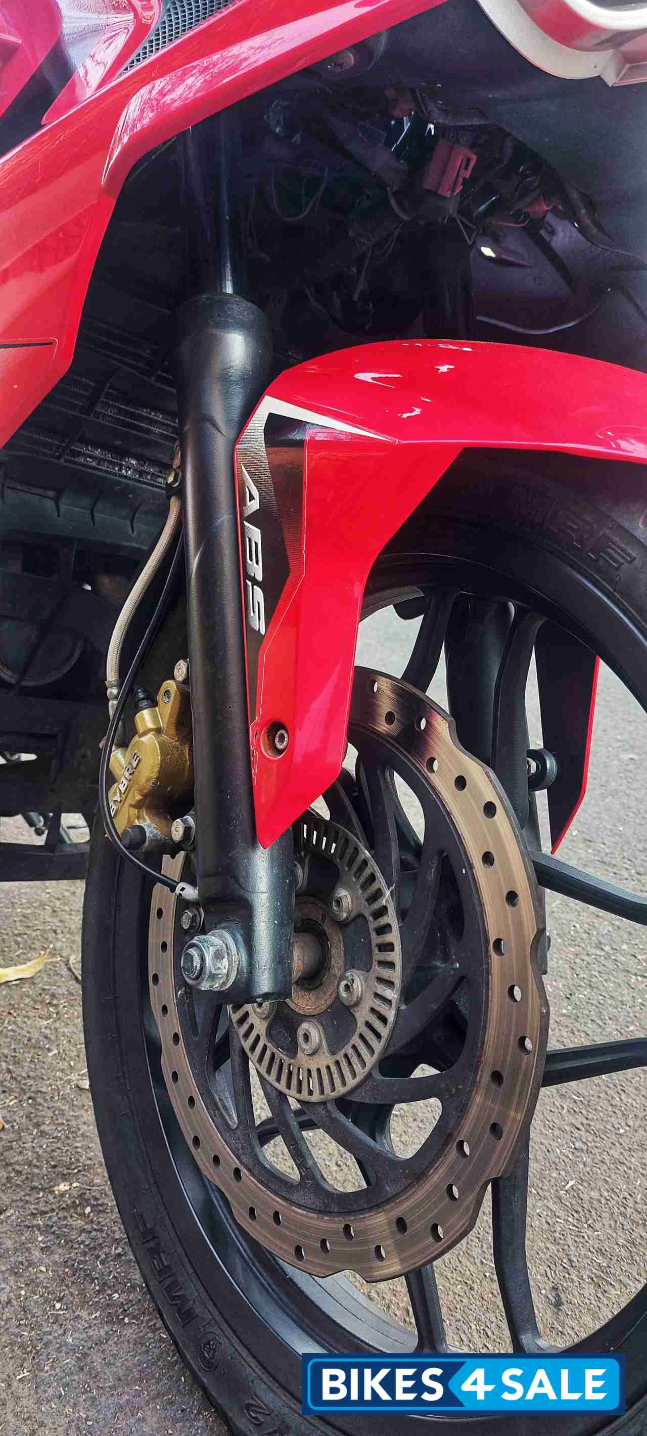 Bajaj Pulsar RS 200 ABS