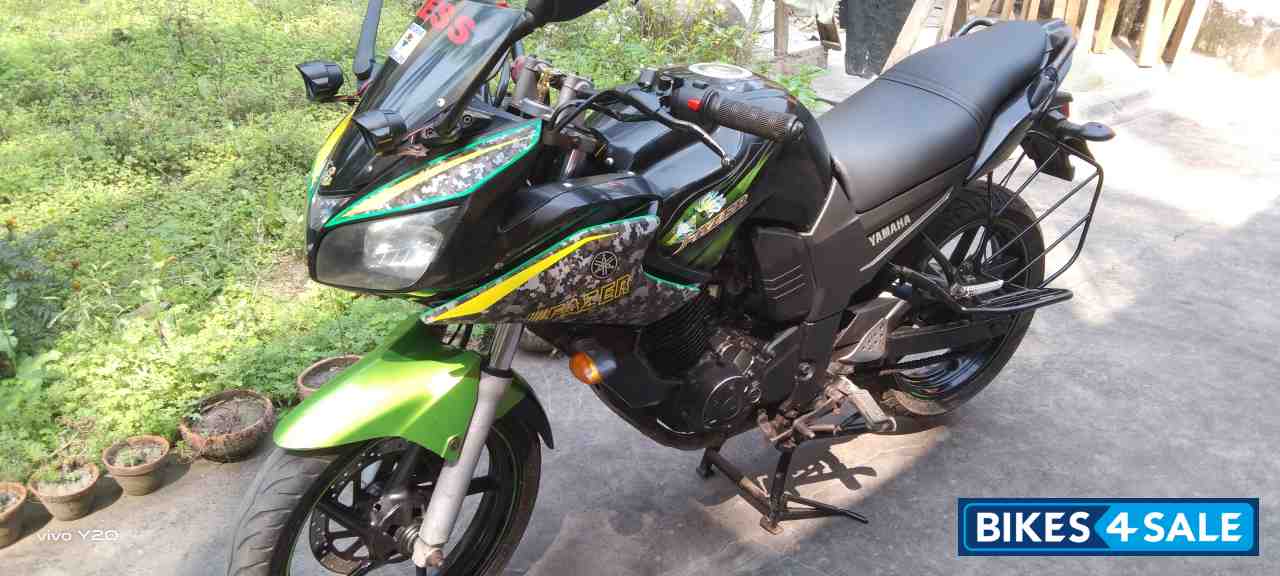 Black Or Light Green Yamaha Fazer