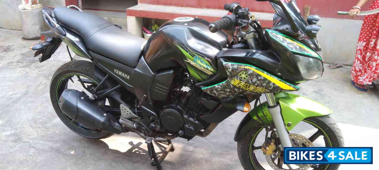 Black Or Light Green Yamaha Fazer