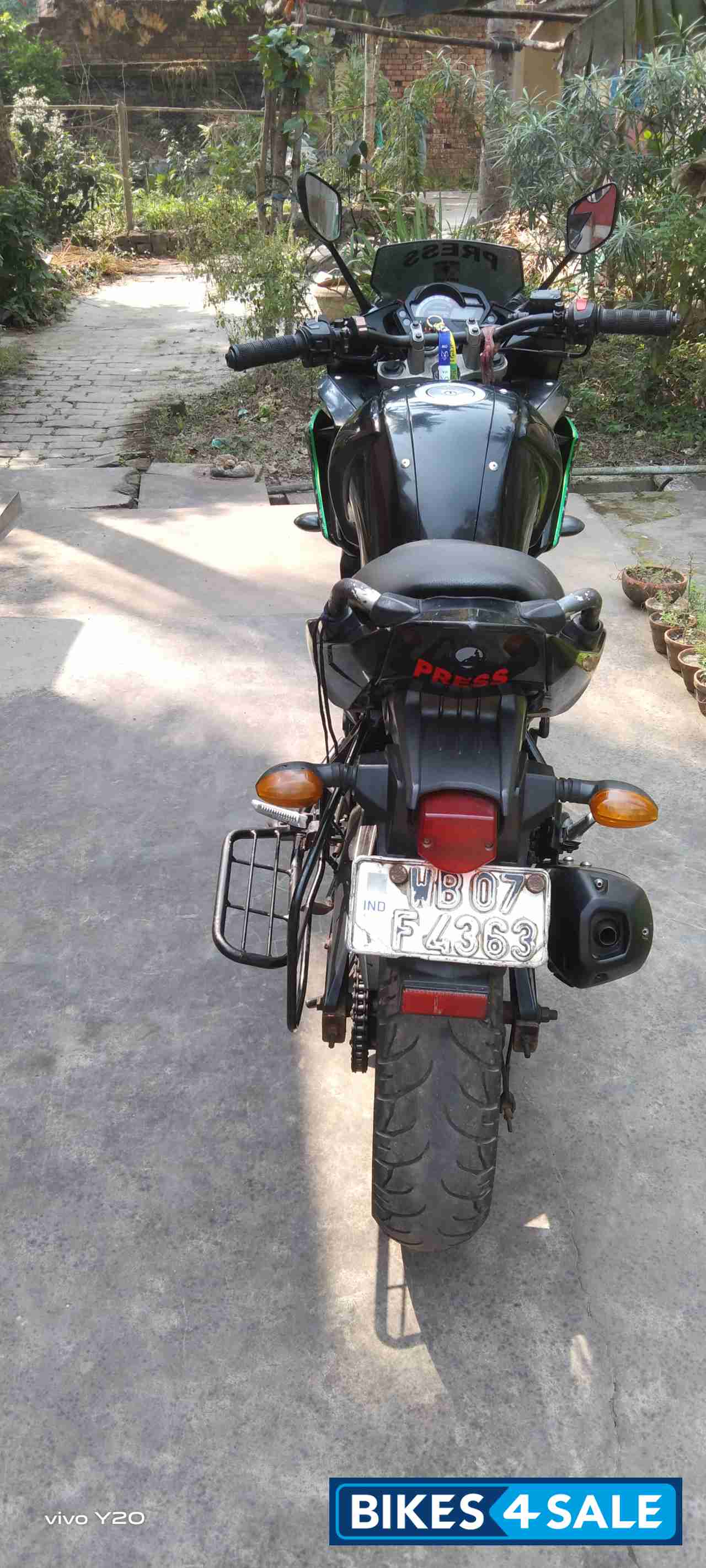 Black Or Light Green Yamaha Fazer