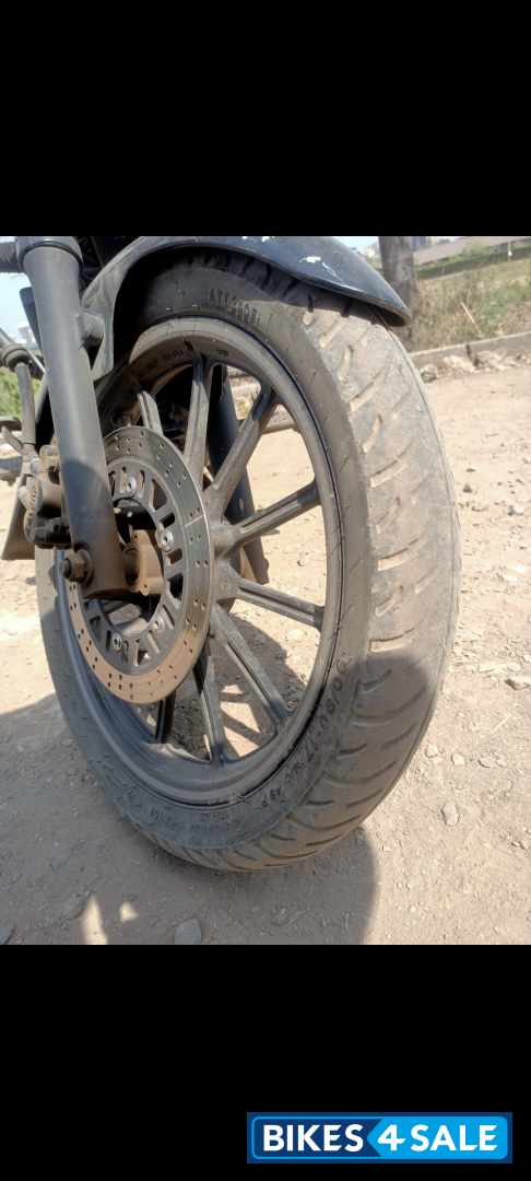 White Matt Bajaj Avenger Street 220