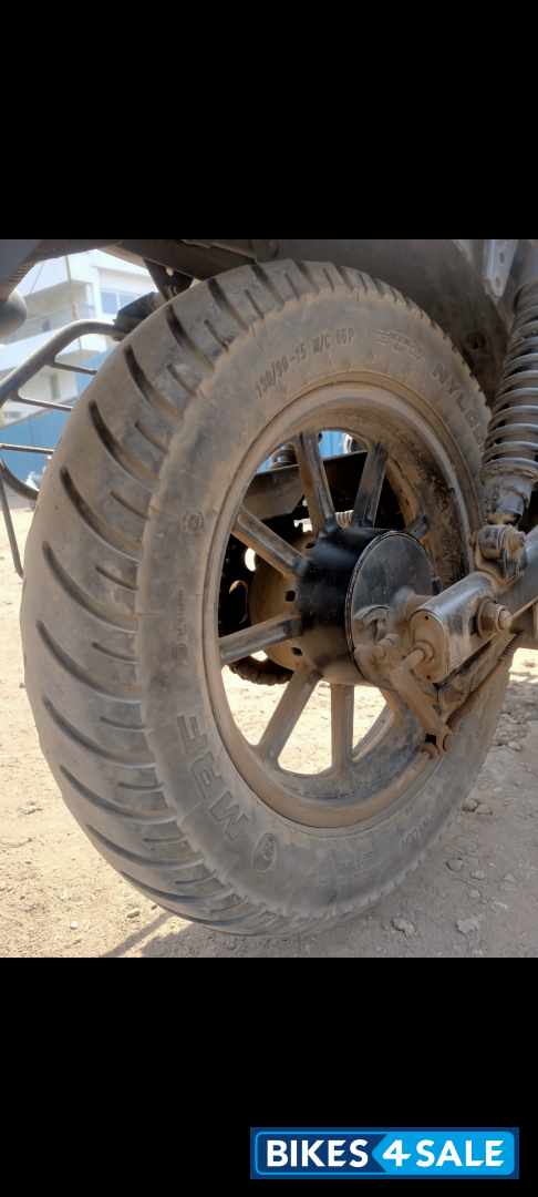 White Matt Bajaj Avenger Street 220