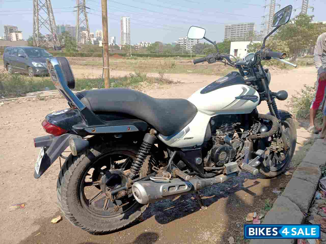 White Matt Bajaj Avenger Street 220