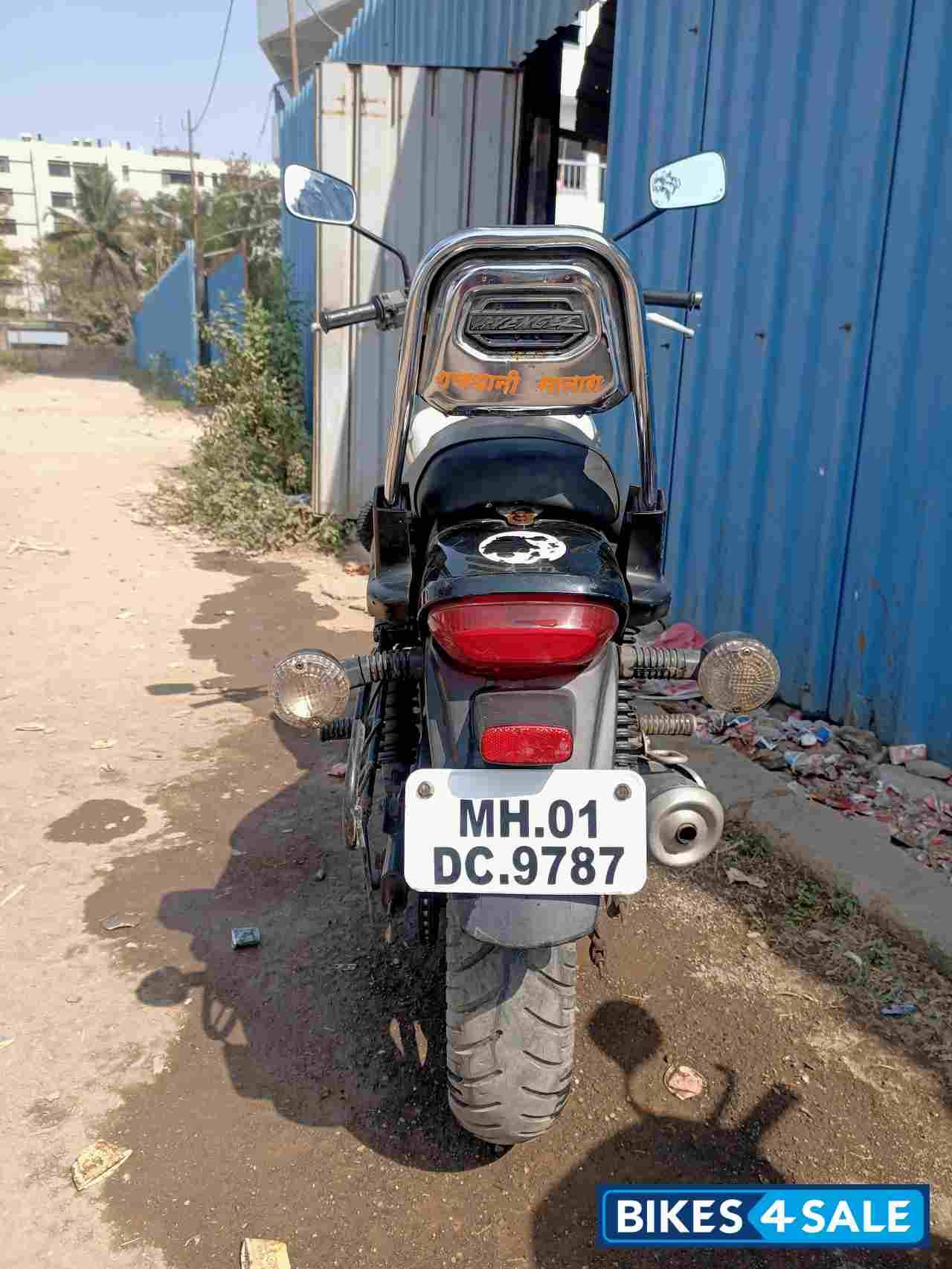 White Matt Bajaj Avenger Street 220