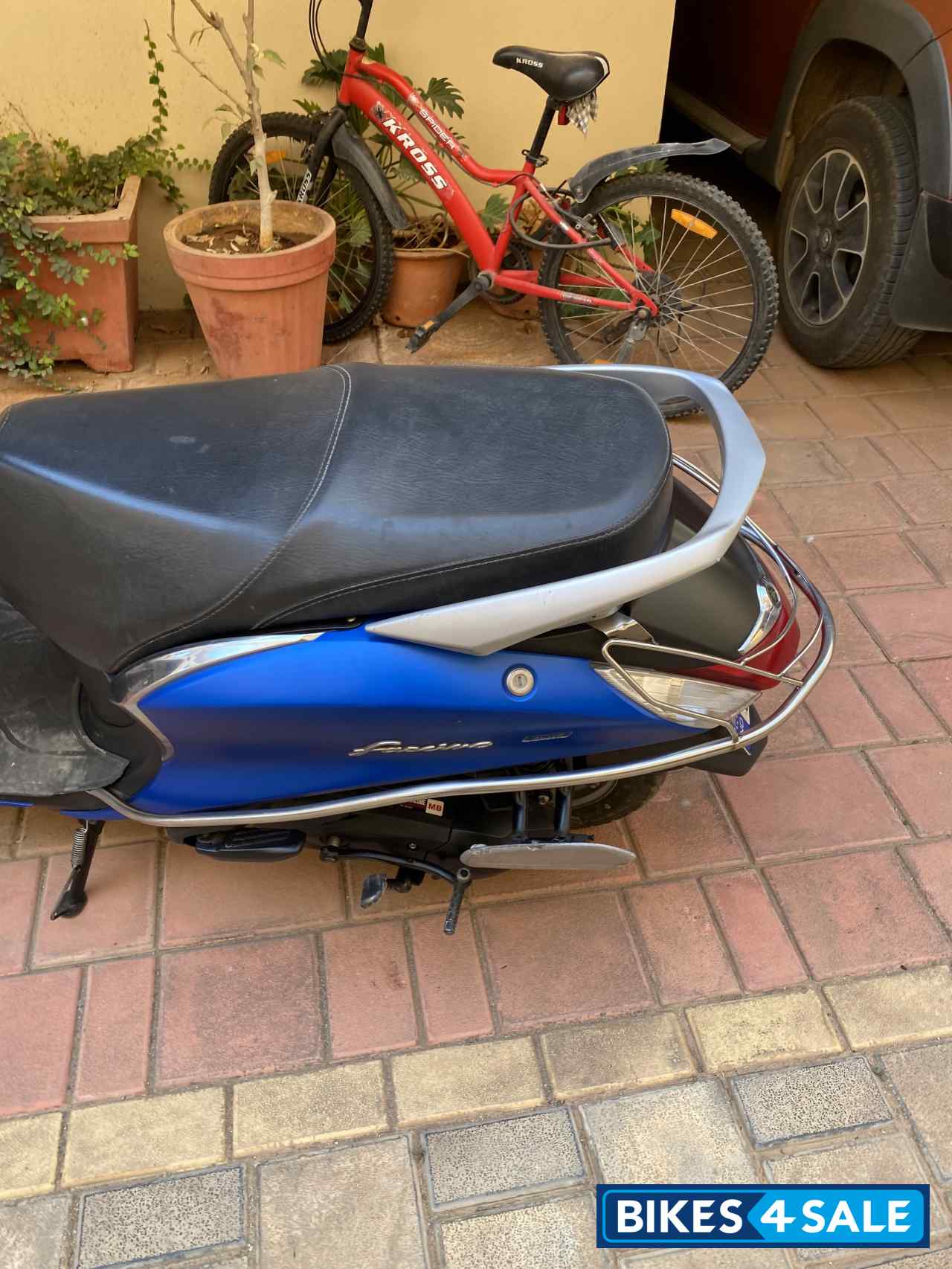 Blue Yamaha Fascino