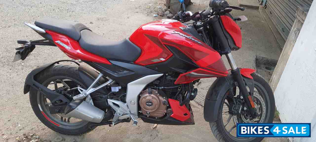 Red Bajaj Pulsar N250