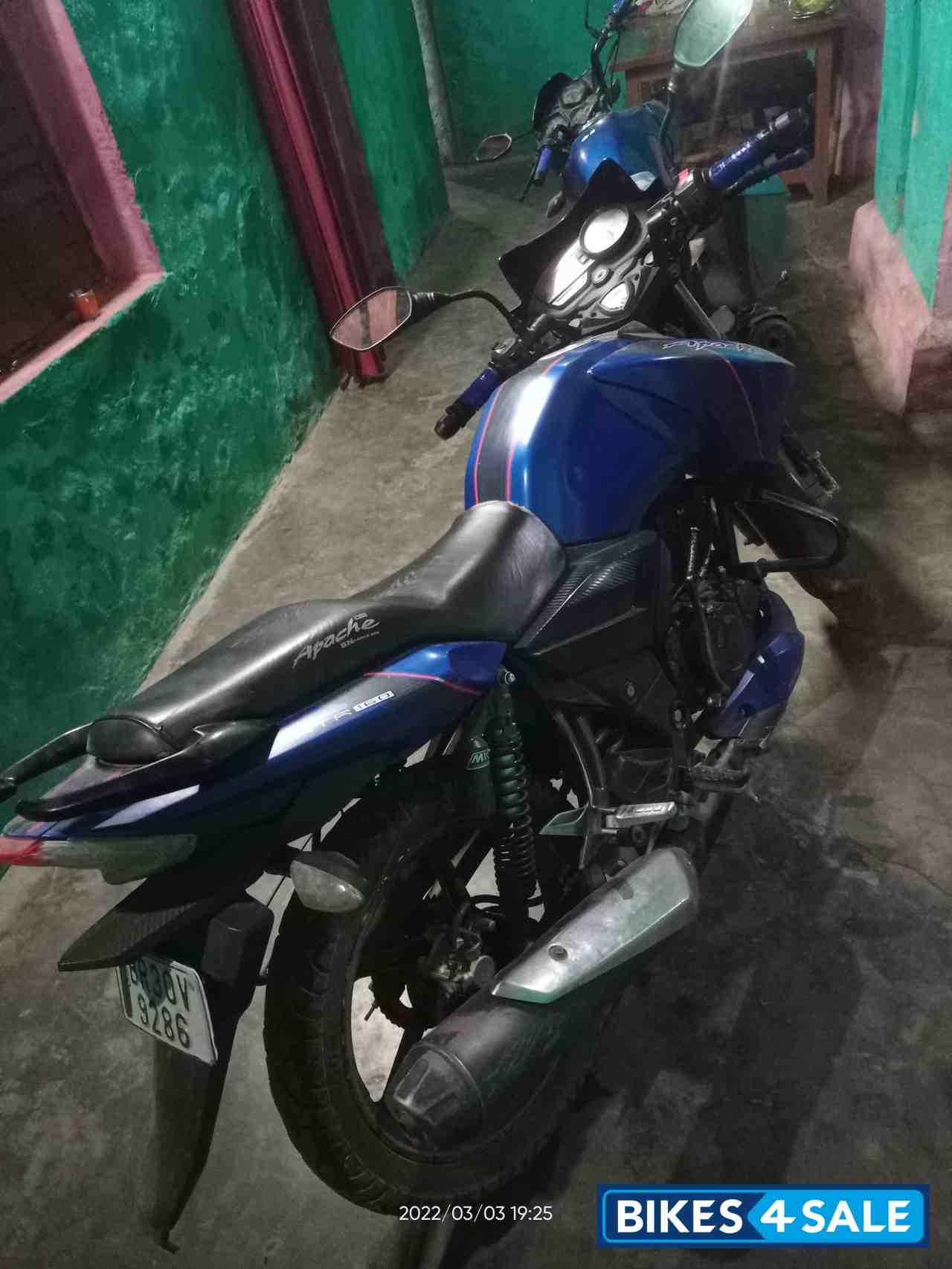 Blue TVS Apache RTR 160