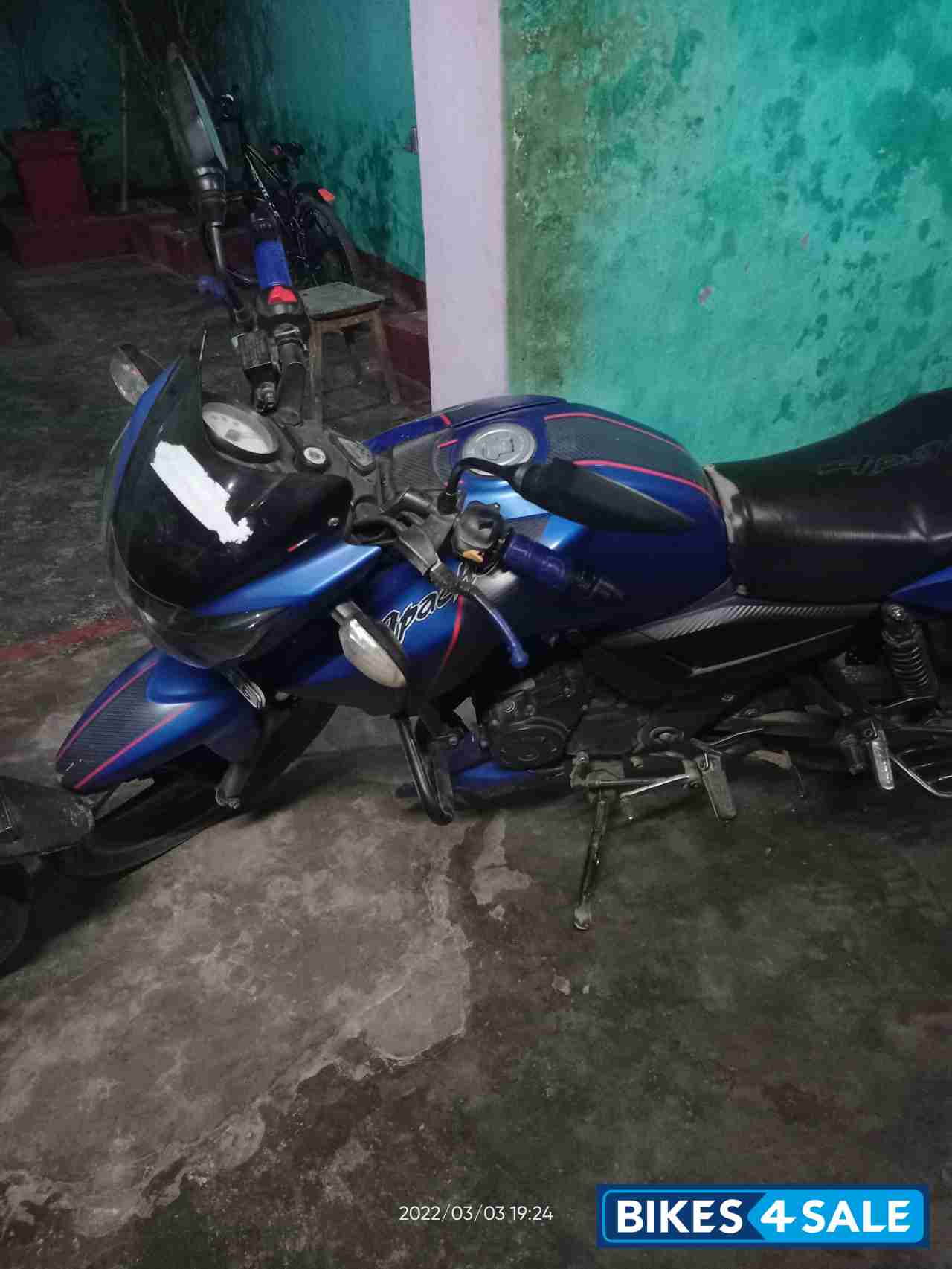 Blue TVS Apache RTR 160