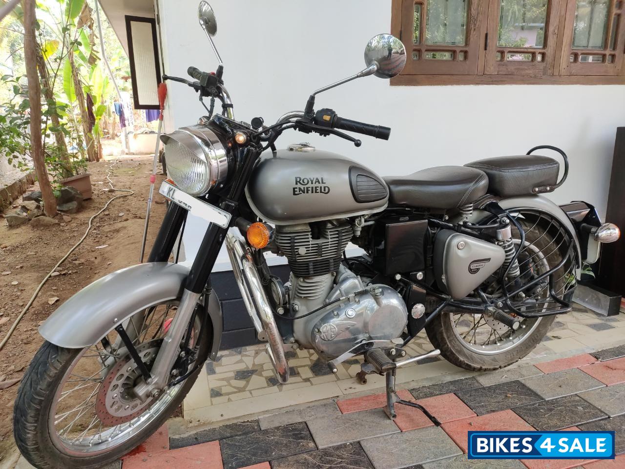 Gunmetal Grey Royal Enfield Classic Gunmetal Grey