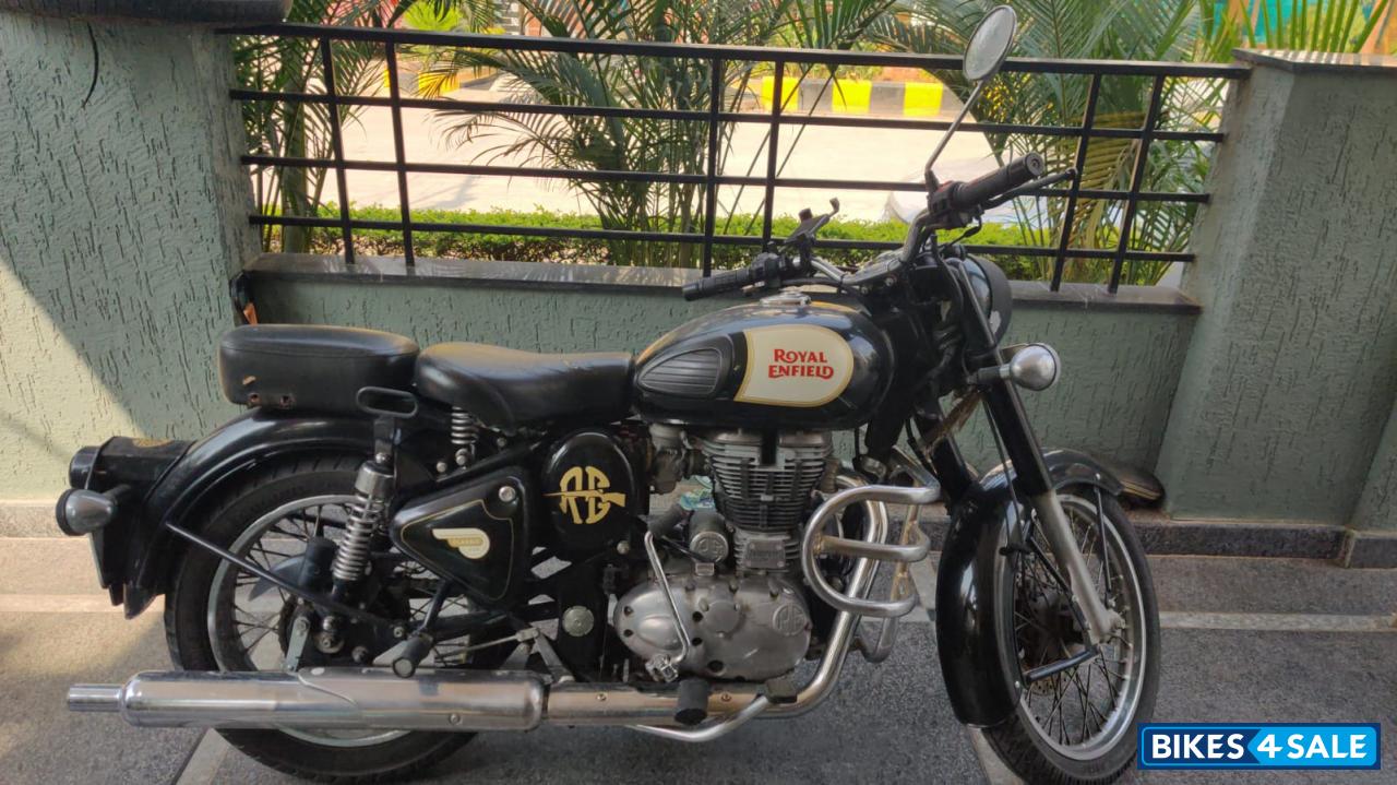 Black Royal Enfield Classic 350