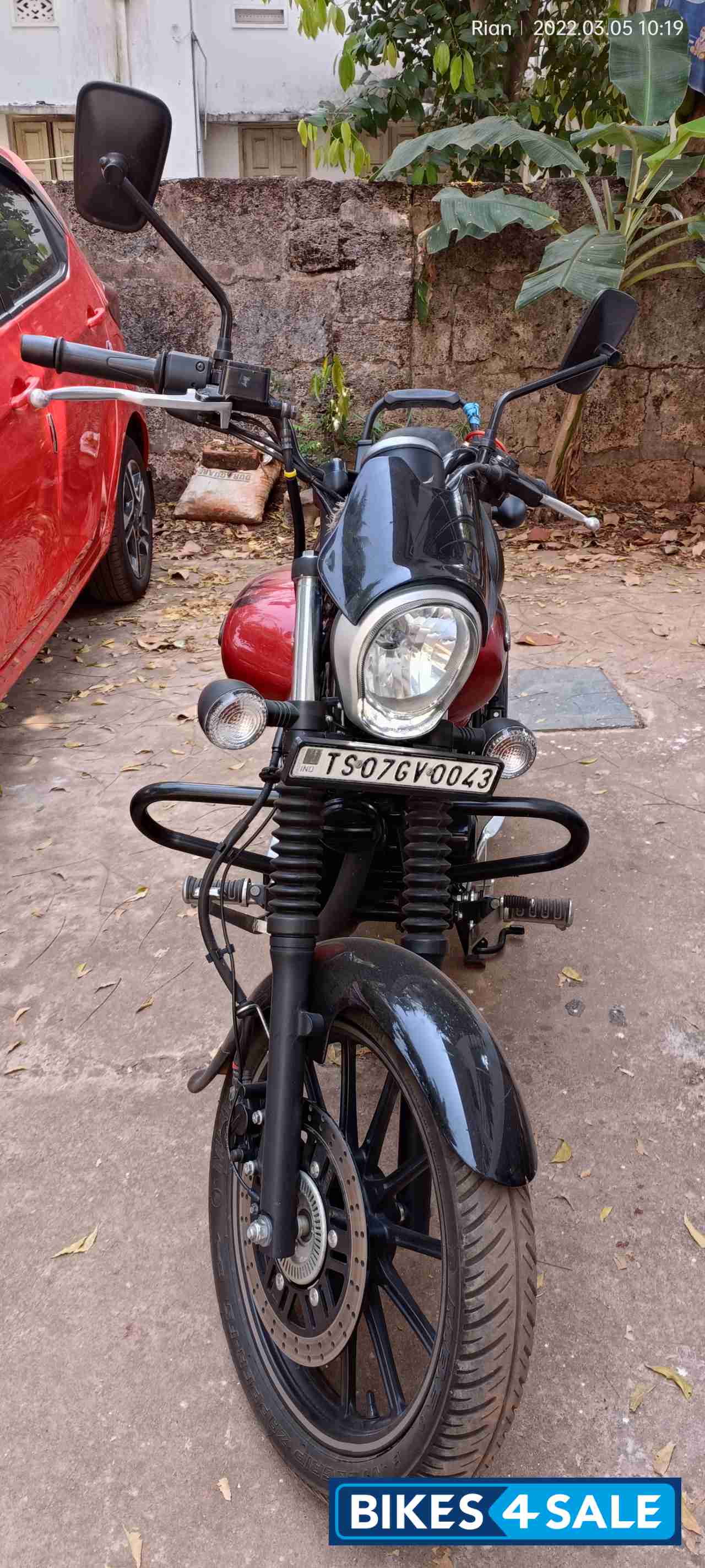 Red Bajaj Avenger Street 160 BS6