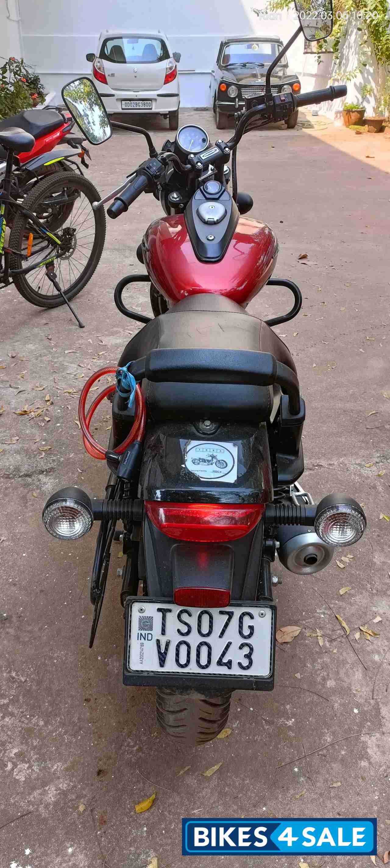 Red Bajaj Avenger Street 160 BS6