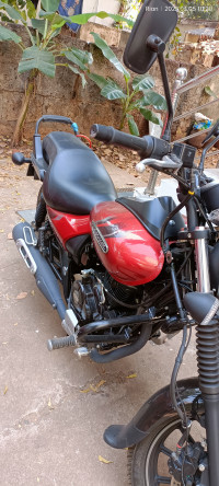 Red Bajaj Avenger Street 160 BS6