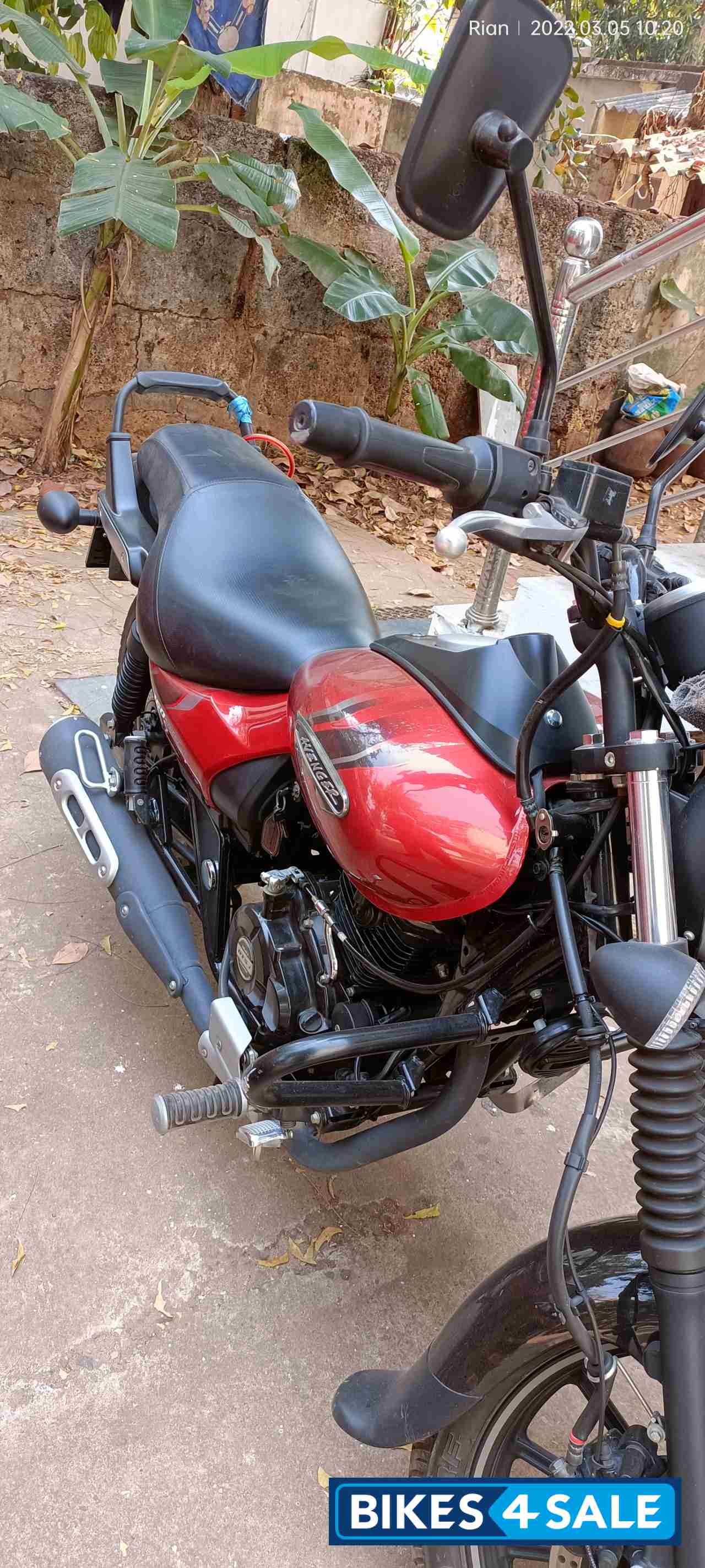 Red Bajaj Avenger Street 160 BS6