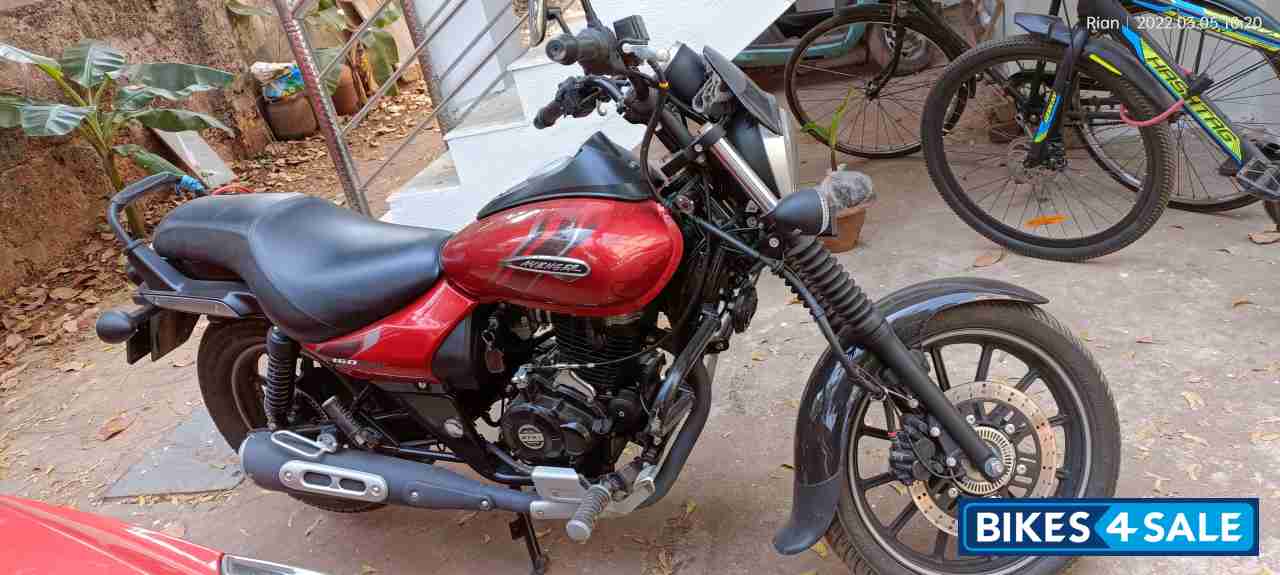 Red Bajaj Avenger Street 160 BS6