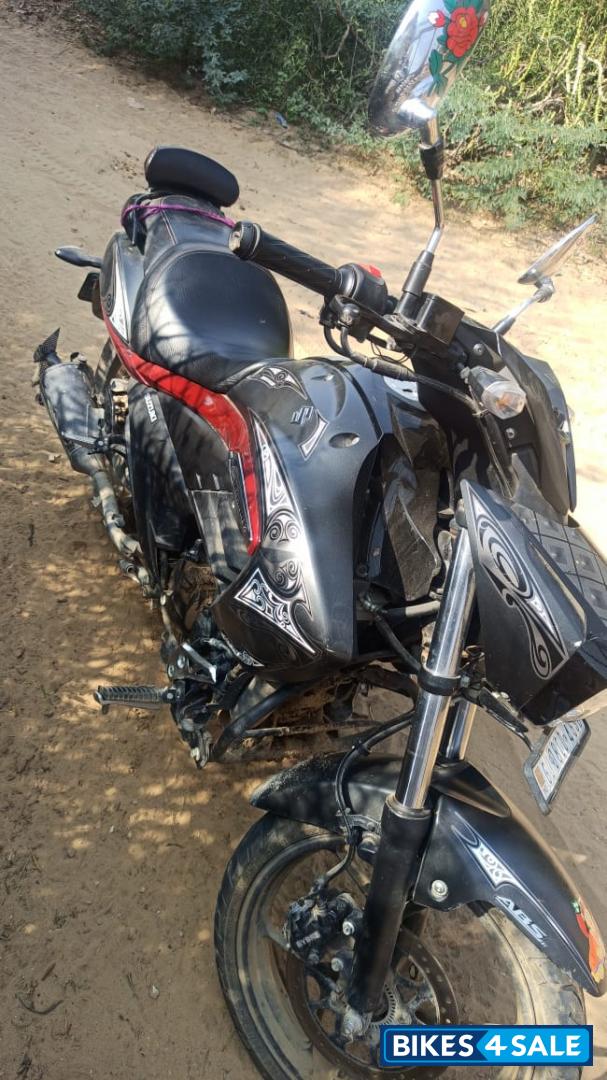 Grey Suzuki Intruder 150 FI