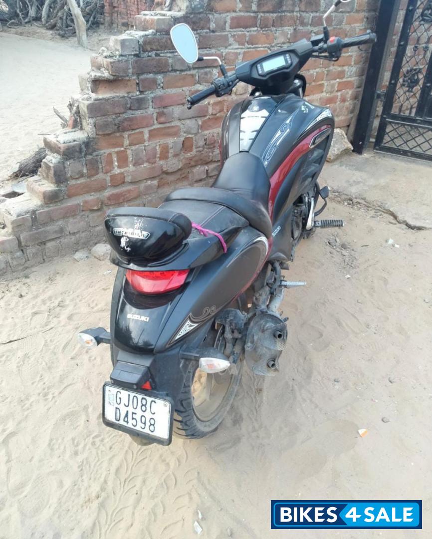 Grey Suzuki Intruder 150 FI