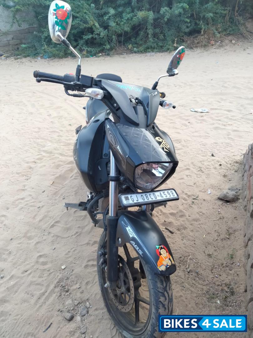 Grey Suzuki Intruder 150 FI