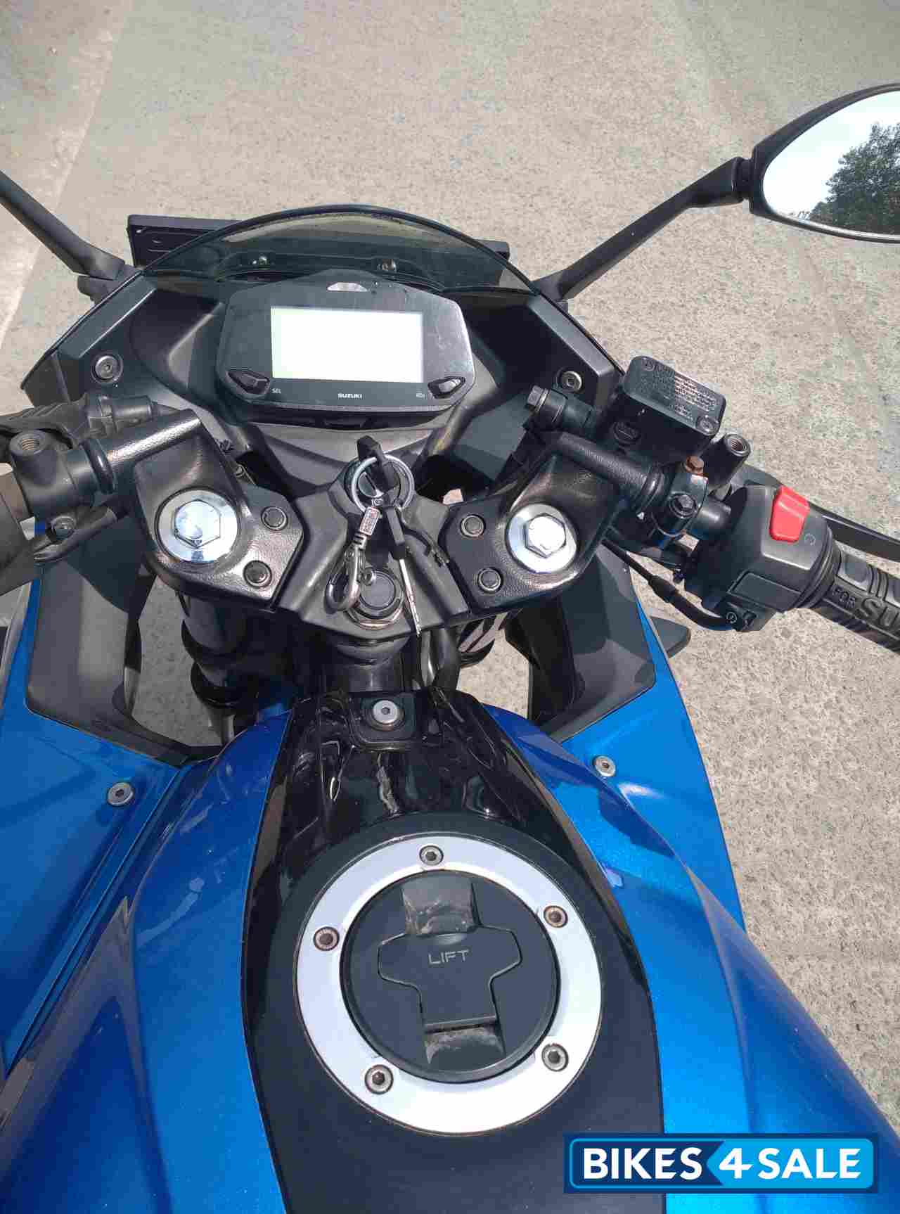 Blue Suzuki Gixxer SF