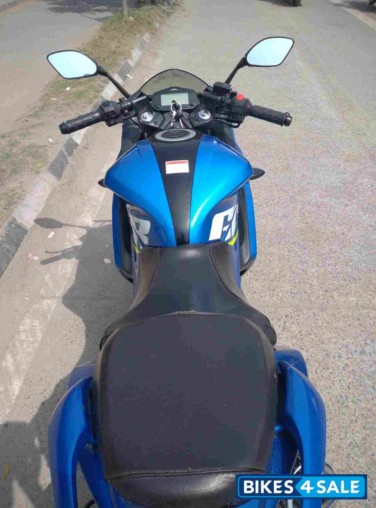 Blue Suzuki Gixxer SF