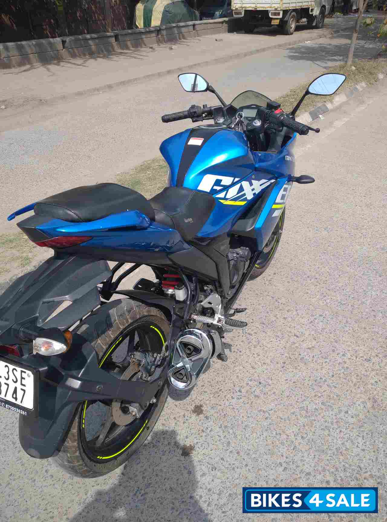 Blue Suzuki Gixxer SF