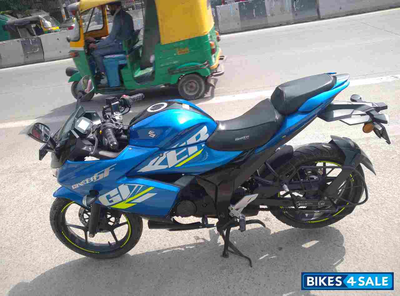Blue Suzuki Gixxer SF