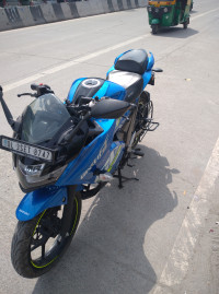 Blue Suzuki Gixxer SF