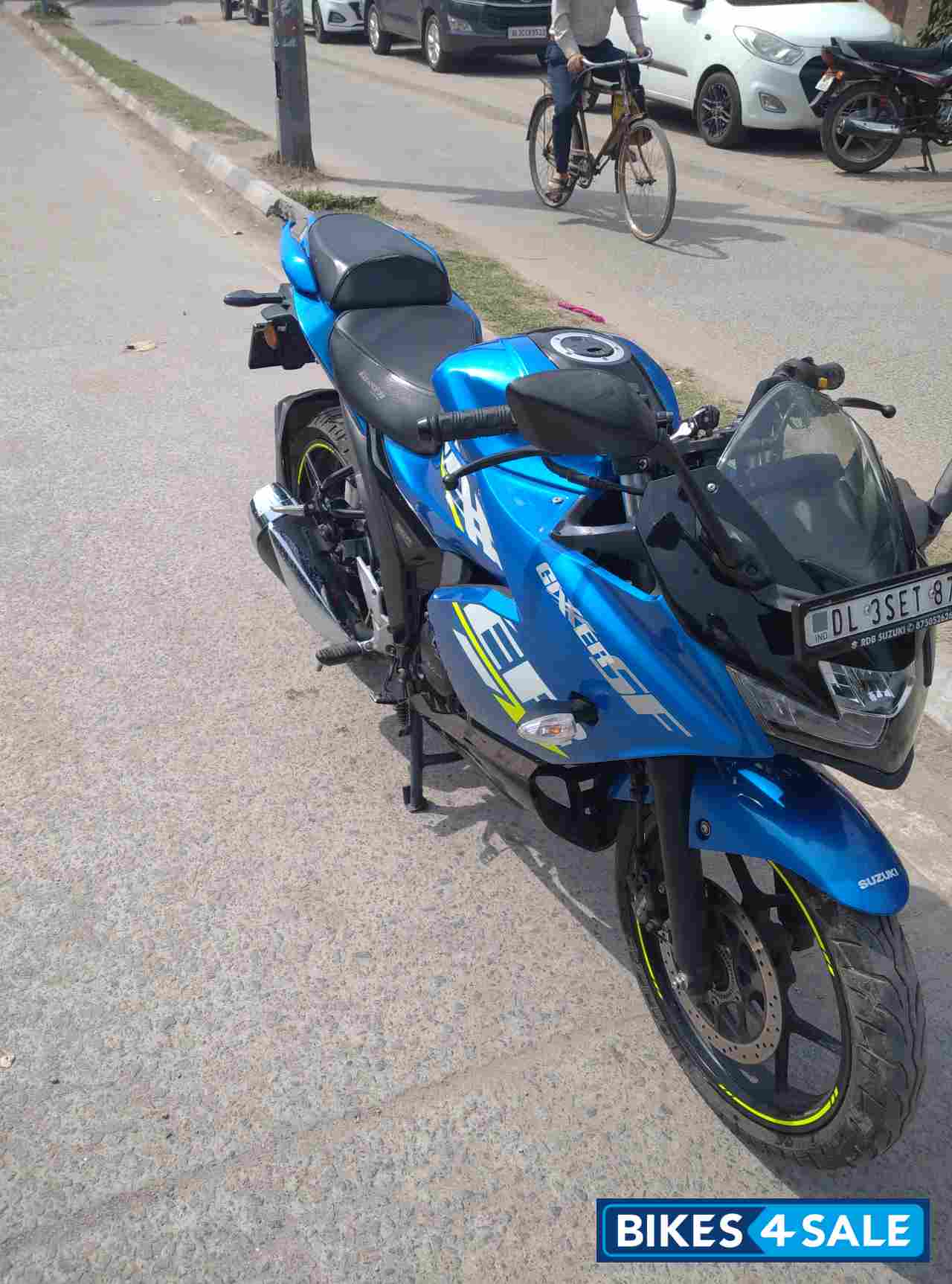 Blue Suzuki Gixxer SF